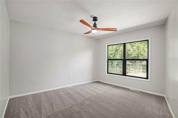 9136 Grant Ln — Photo 15