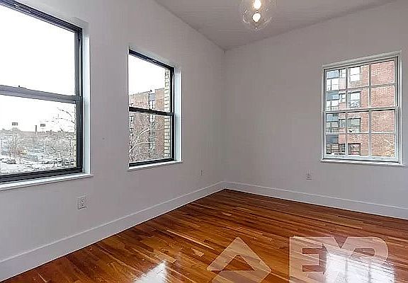 5th image of 180 Bainbridge St #218