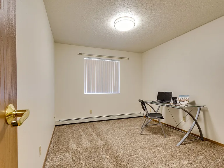 Dakota E & W Apartments — Photo 15