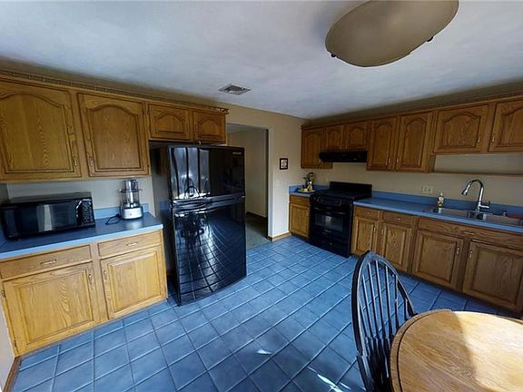 5th image of 19 Plantation Dr