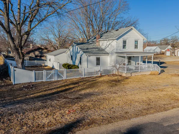 220 E 2nd St, Wyanet, IL 61379