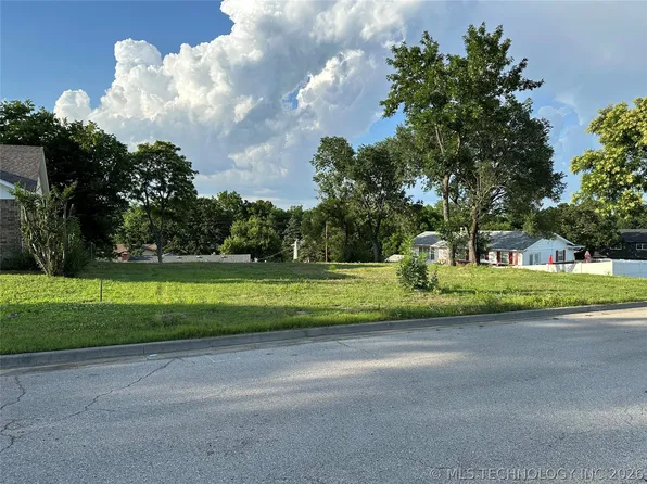2421 W 45th Ct, Tulsa, OK 74107
