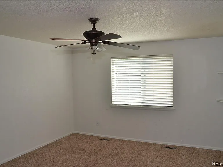 6123 S Quemoy Way — Photo 2