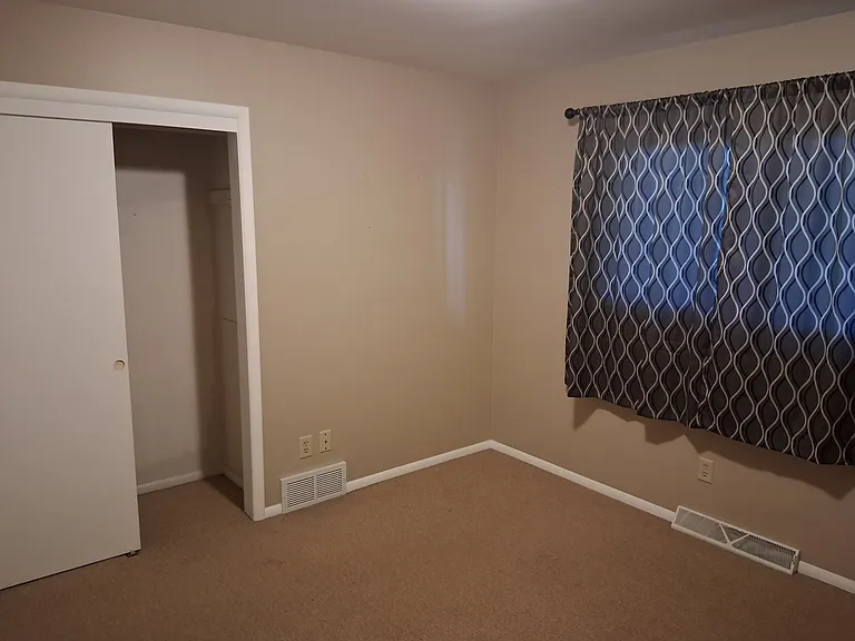 210 Elm St — Photo 11