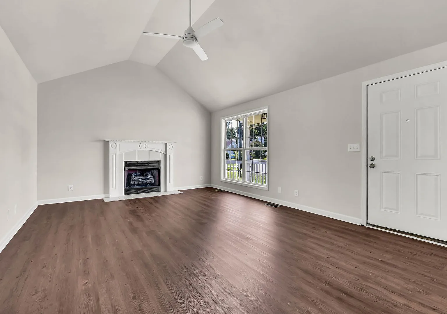 2863 Rome Ln — Photo 4