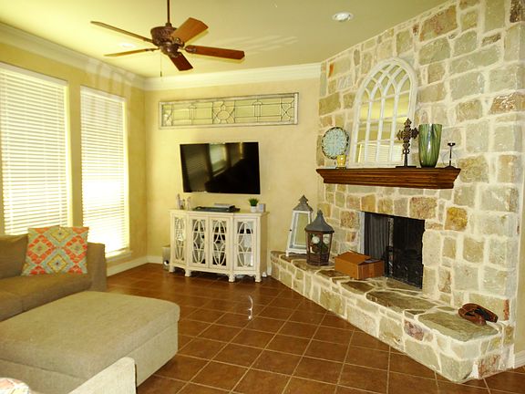 4th image of 21775 Oak Leaf Ln