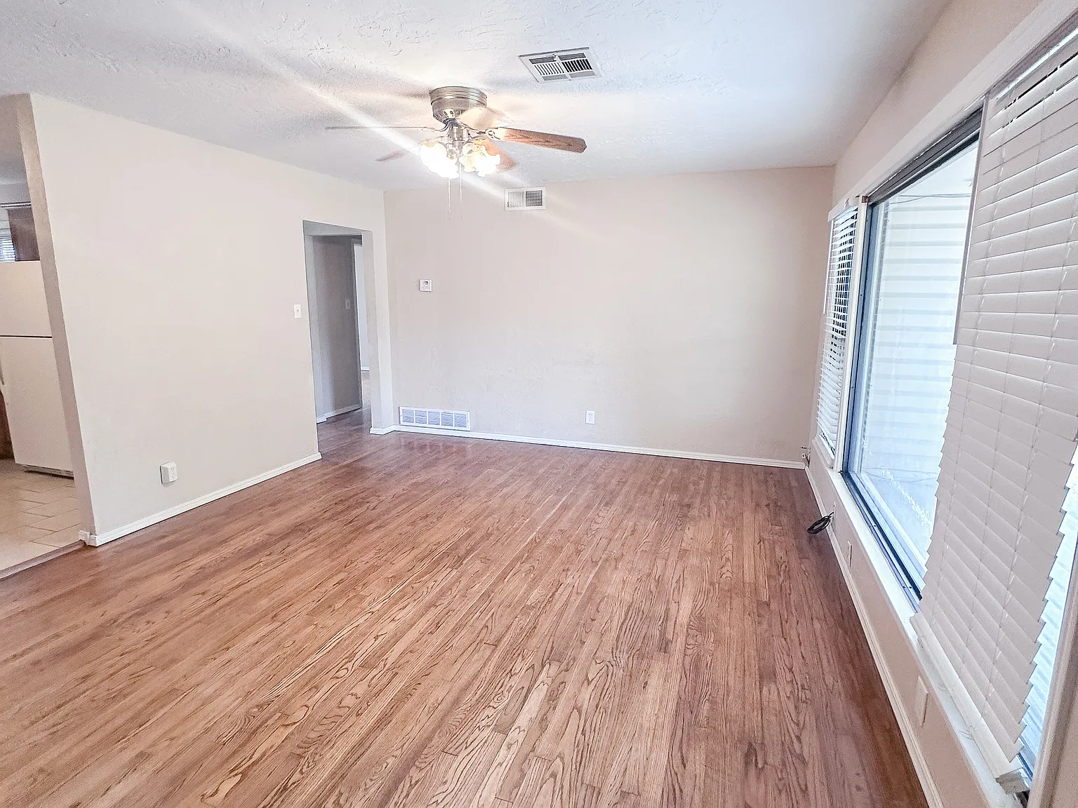 4 bed, 1171 sqft, $995 — Photo 4