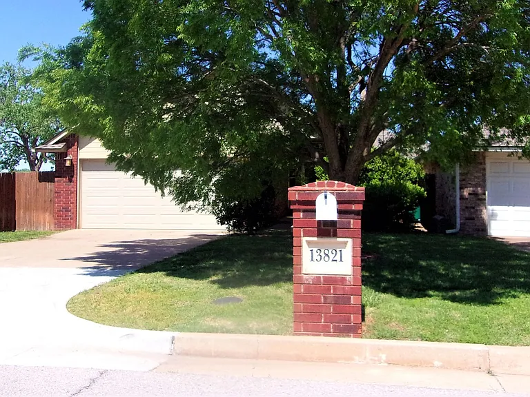 13821 Pawnee Dr — Photo 41