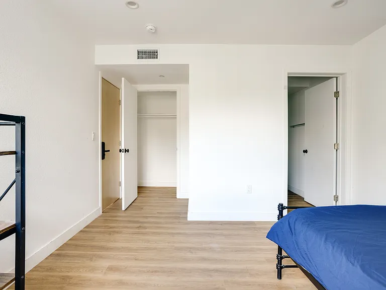 1651 W 37th Pl — Photo 20