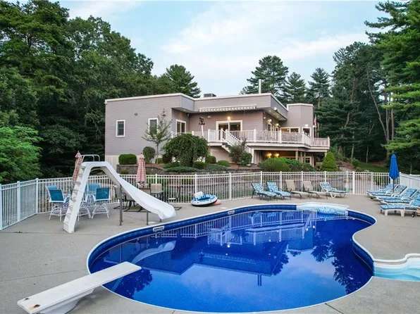 25 Fairview Ave, Hope Valley, RI 02832