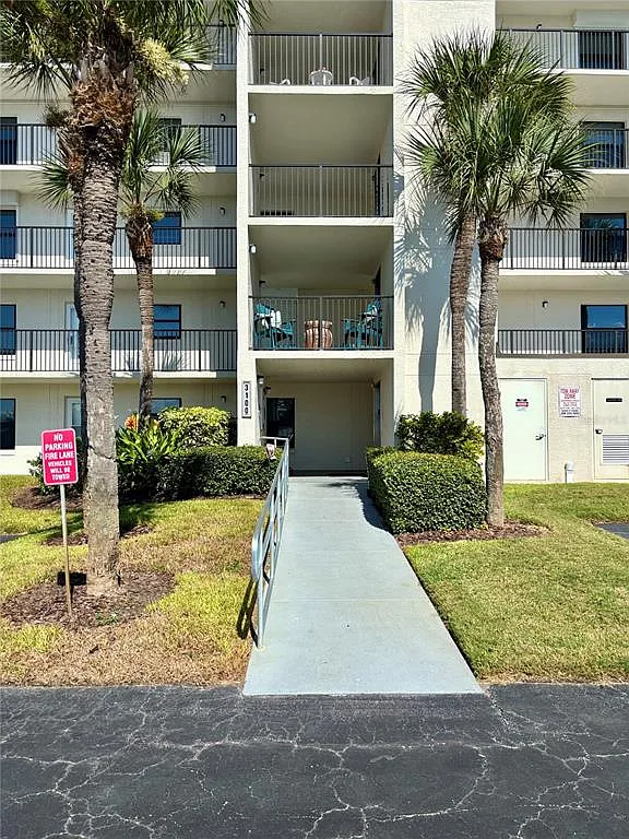 2 bed, 2.0 bath, 1000 sqft, $2,400 — Photo 2