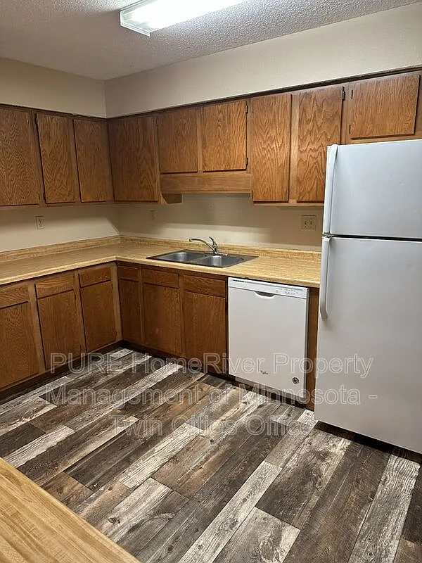 1 bed, 1.0 bath, 750 sqft, $1,075 — Photo 2