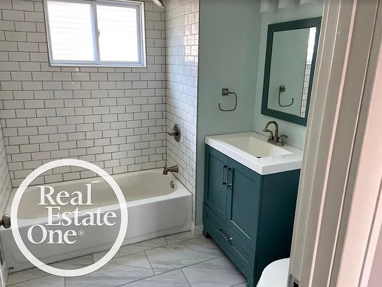 23909 Elmira St — Photo 9