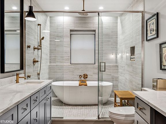 3rd image of 4625 S Lake Park Ave #1S