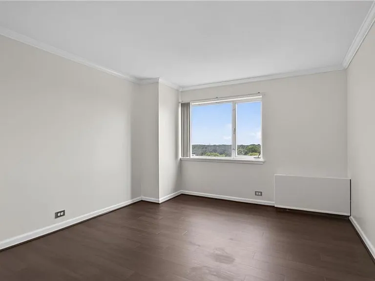 7320 Glenroie Ave #10E — Photo 31