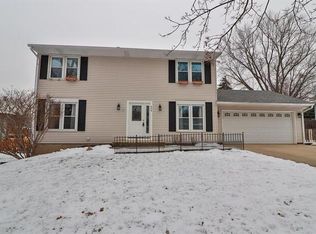 404 Jewel Ave, St Charles, IL 60174