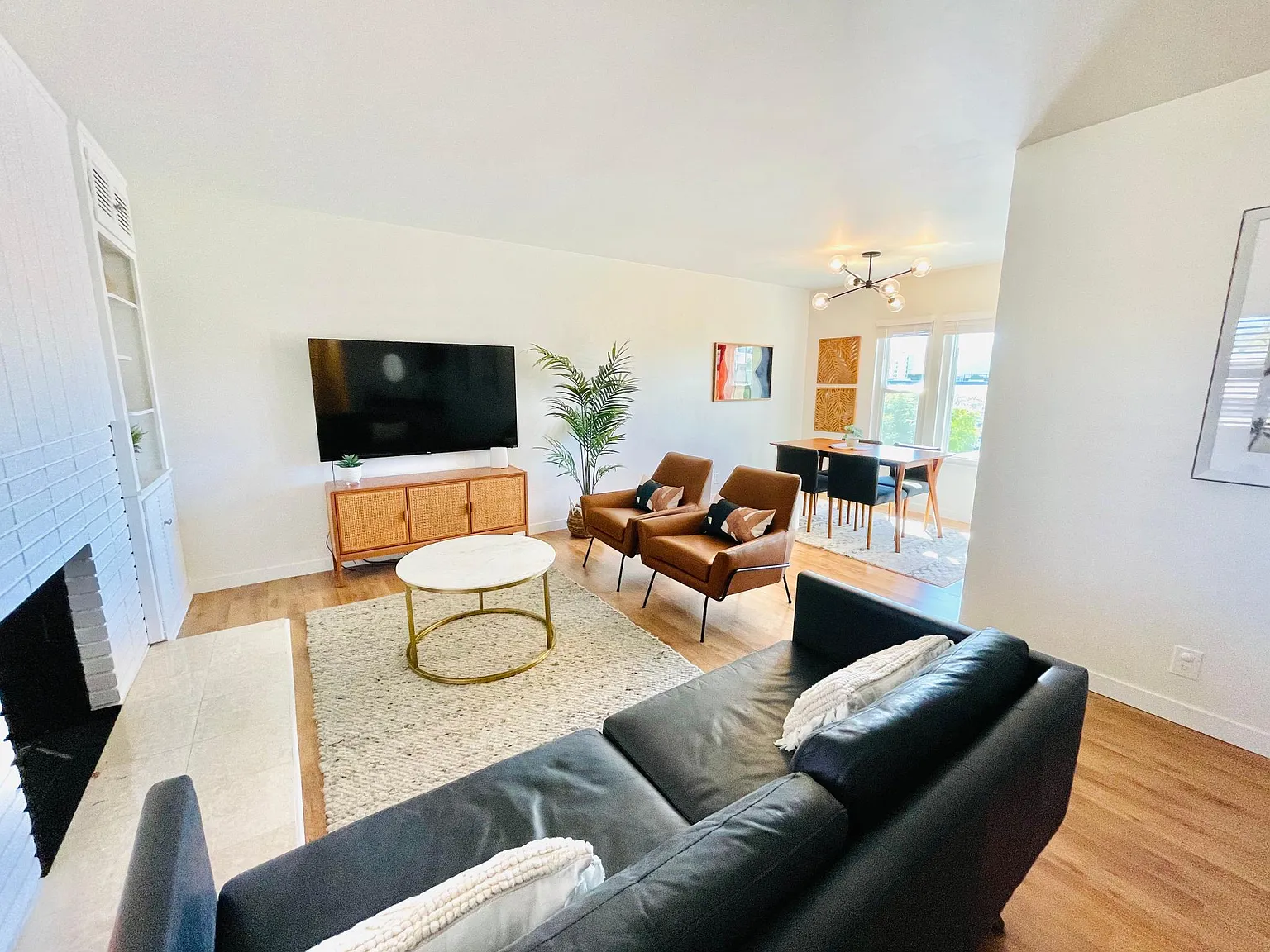 211 E California Ave — Photo 4