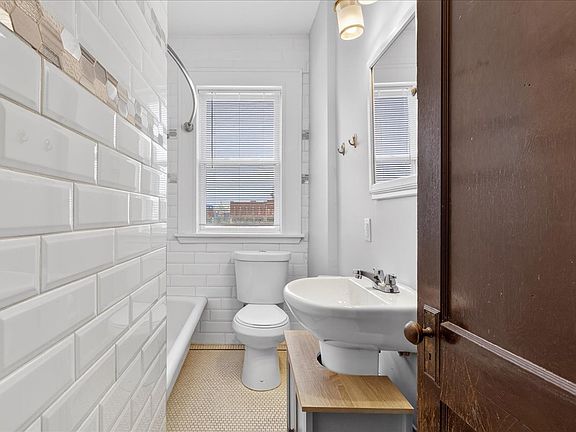 5th image of 4636 Shenandoah Ave APT 2W