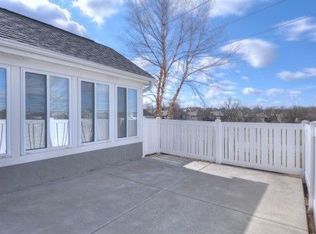 7130 Meadow View St, Shawnee, KS 66227