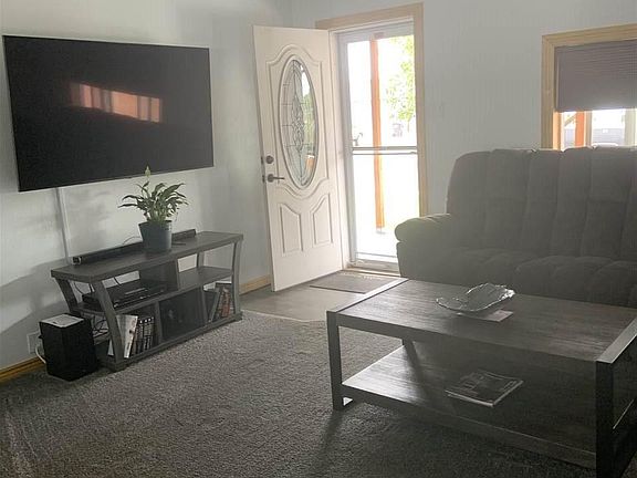 5th image of 695 Jensen St