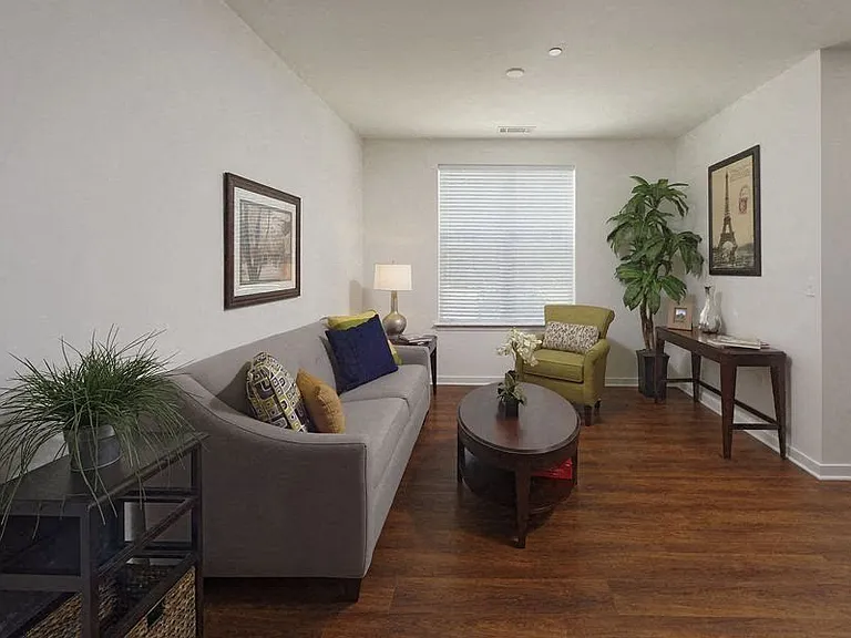 Orchard Park — Photo 15