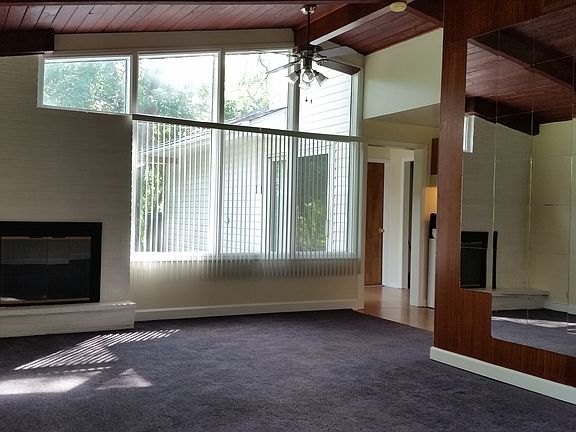4th image of 924 Coronet Ln