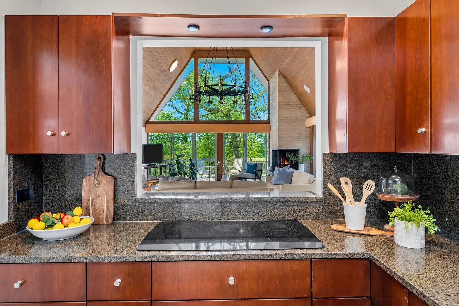 5 bed, $5,700 — Photo 4