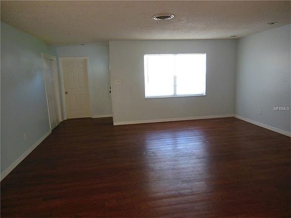 5th image of 952 Park Manor Dr