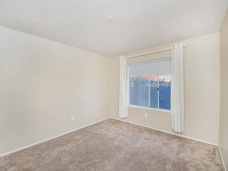 865 E Broadway — Photo 20