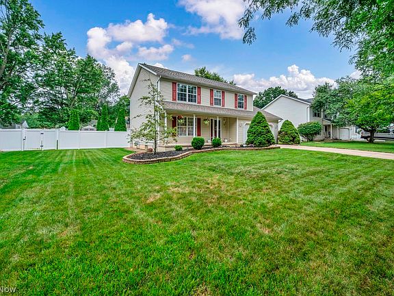 3rd image of 218 Simon Ln