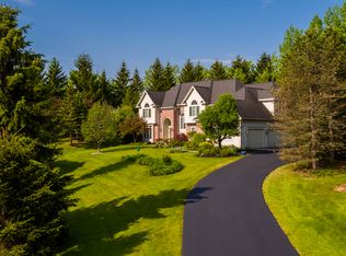 31 Merryhill Ln, Pittsford, NY 14534