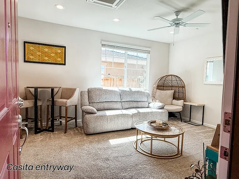 681 W Crocker Ln — Photo 3