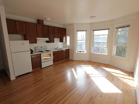 2nd image of 1435 Eddy St #10