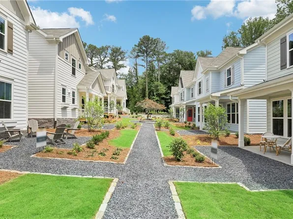 911 E Green Ln, Clarkston, GA 30021