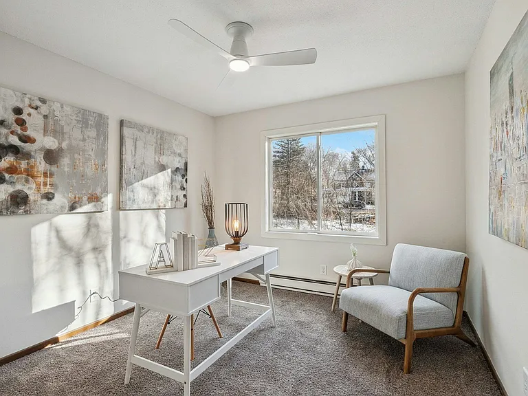 Wayzata Lake Apartments — Photo 28