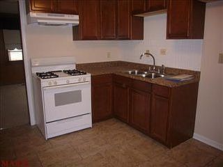 1st image of 949 Edgehill Dr