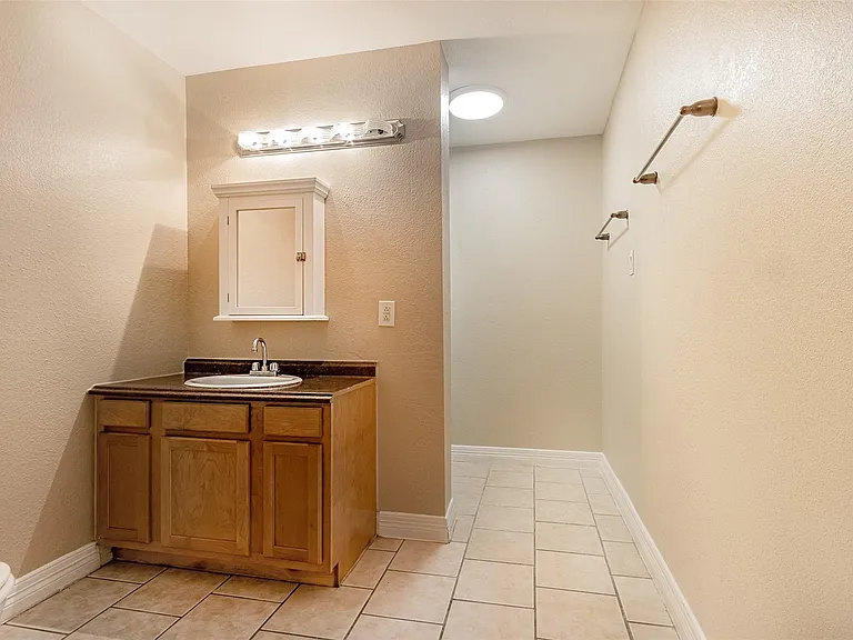 2098 Harland Dr — Photo 20