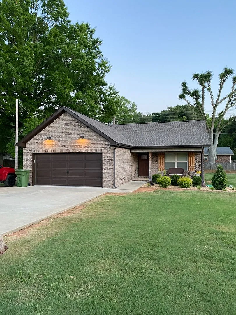 Home for rent in Tuscumbia! Available to View with a 48 Hour Notice! — Photo 1