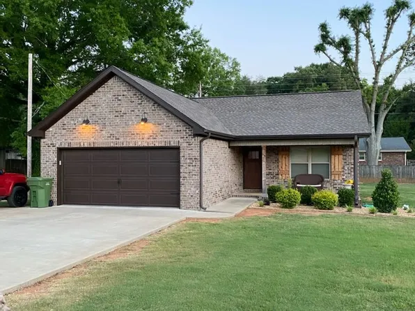 1026 Ridge Ave, Tuscumbia, AL 35674