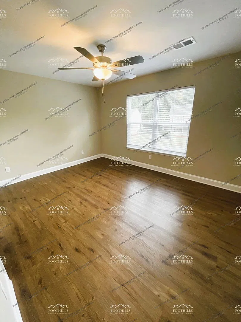 3 bed, 2.5 bath, 1420 sqft, $1,550 — Photo 2