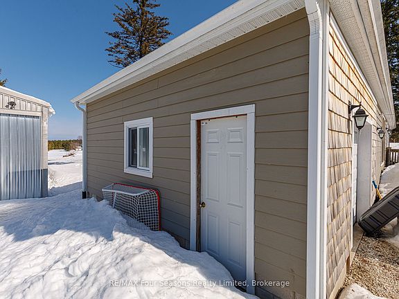 5th image of 1046 County Road 124 Rd N