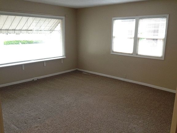 2nd image of 665 E Roosevelt Ave