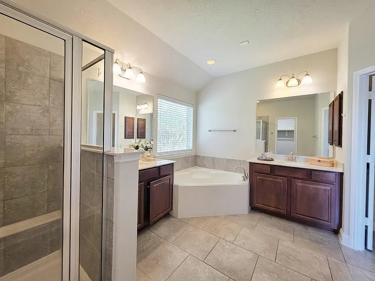 8206 Oxbow Manor Ln — Photo 27