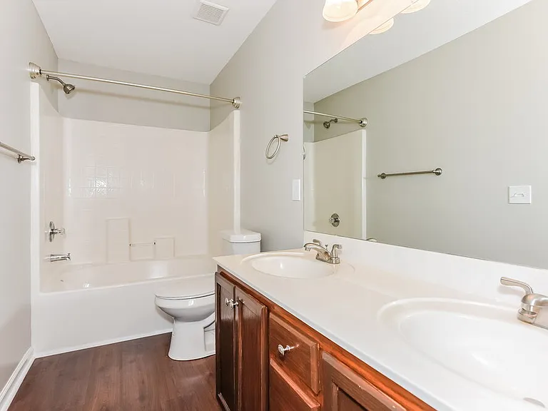 1910 Lawndale Dr — Photo 15