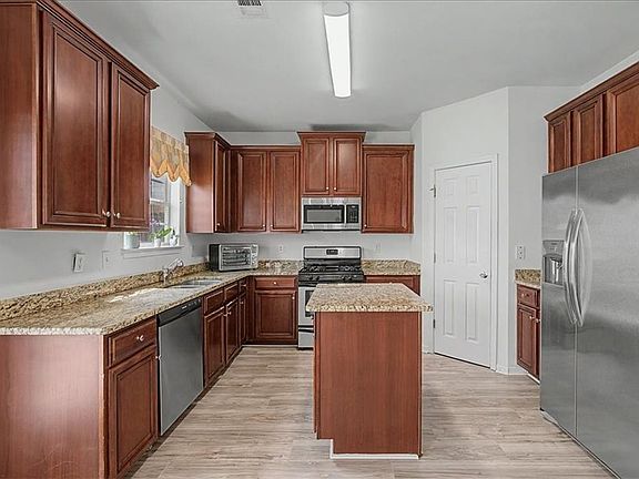 5th image of 614 Maltese Dr