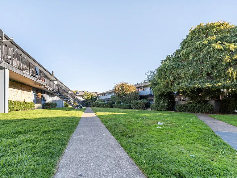 3077 Los Prados St #209 — Photo 38