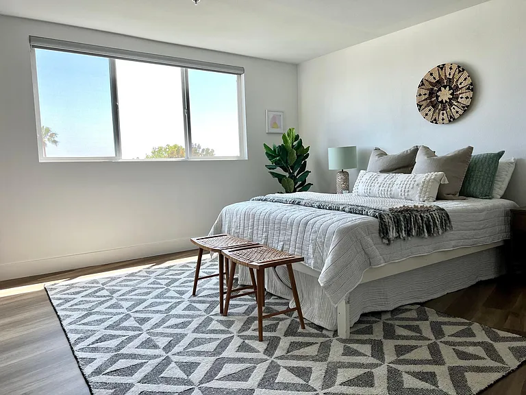 5210 W Olympic Blvd #201 — Photo 7