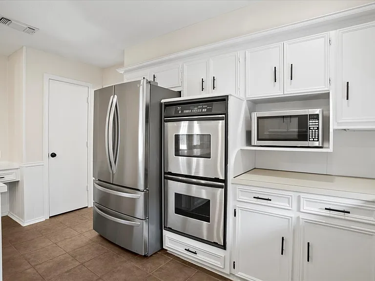 2309 Lawndale Dr — Photo 10