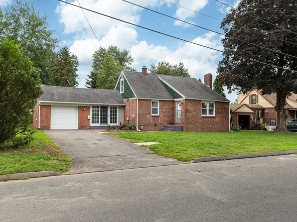 139 Beauregard Ter, Chicopee, MA 01020