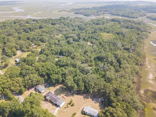 66 Tombee Rd, Saint Helena Island, SC 29920